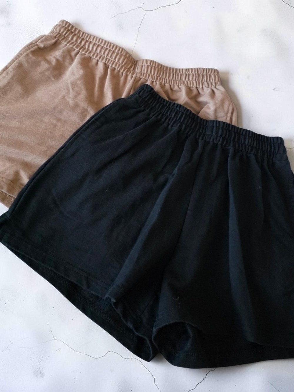 Women’s Elastic Waist Casual Shorts — Black & Tan